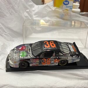 1:24 Diecast 36 Ken Schrader, Halloween, M&Ms Nascar stock car 2001